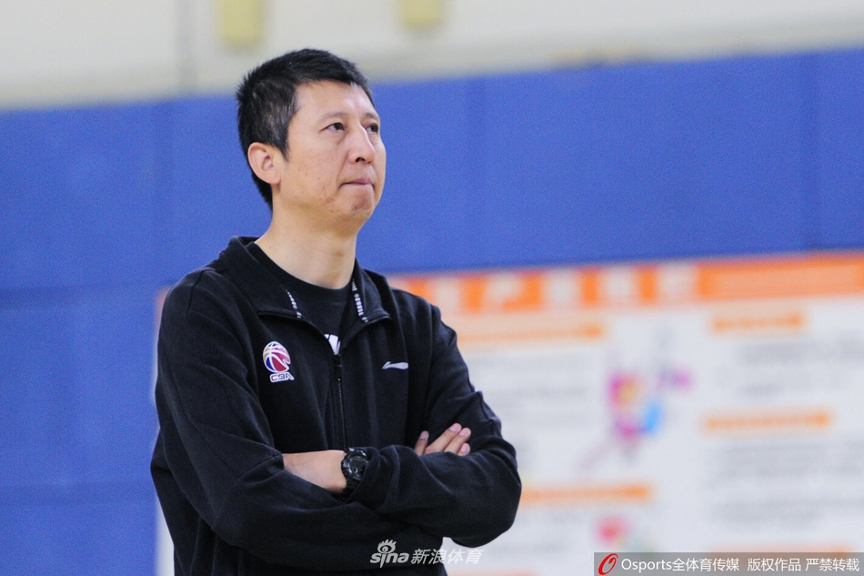 辽篮出早操强化体能训练 郭士强喜笑颜开