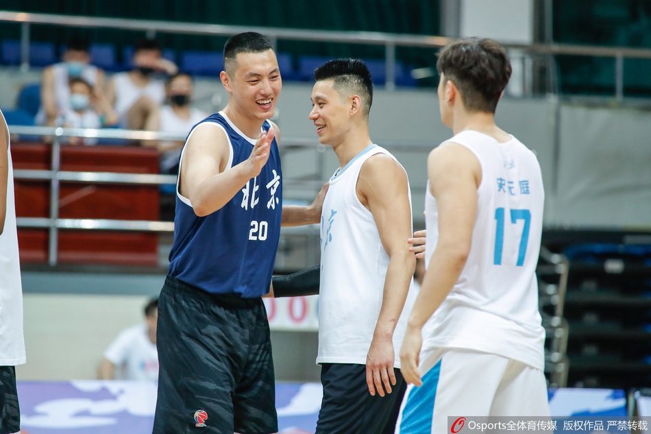 首钢公益赛：男女篮队员大乱斗