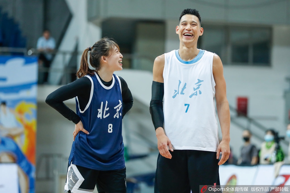 首钢公益赛：男女篮队员大乱斗