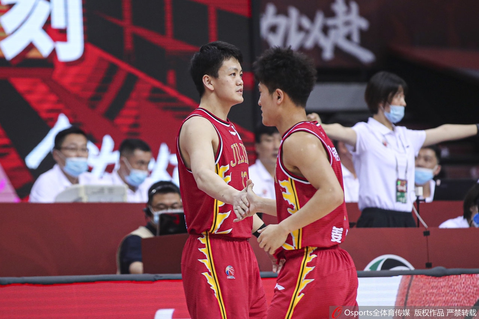 [CBA复赛]新疆106-105吉林 周琦37分