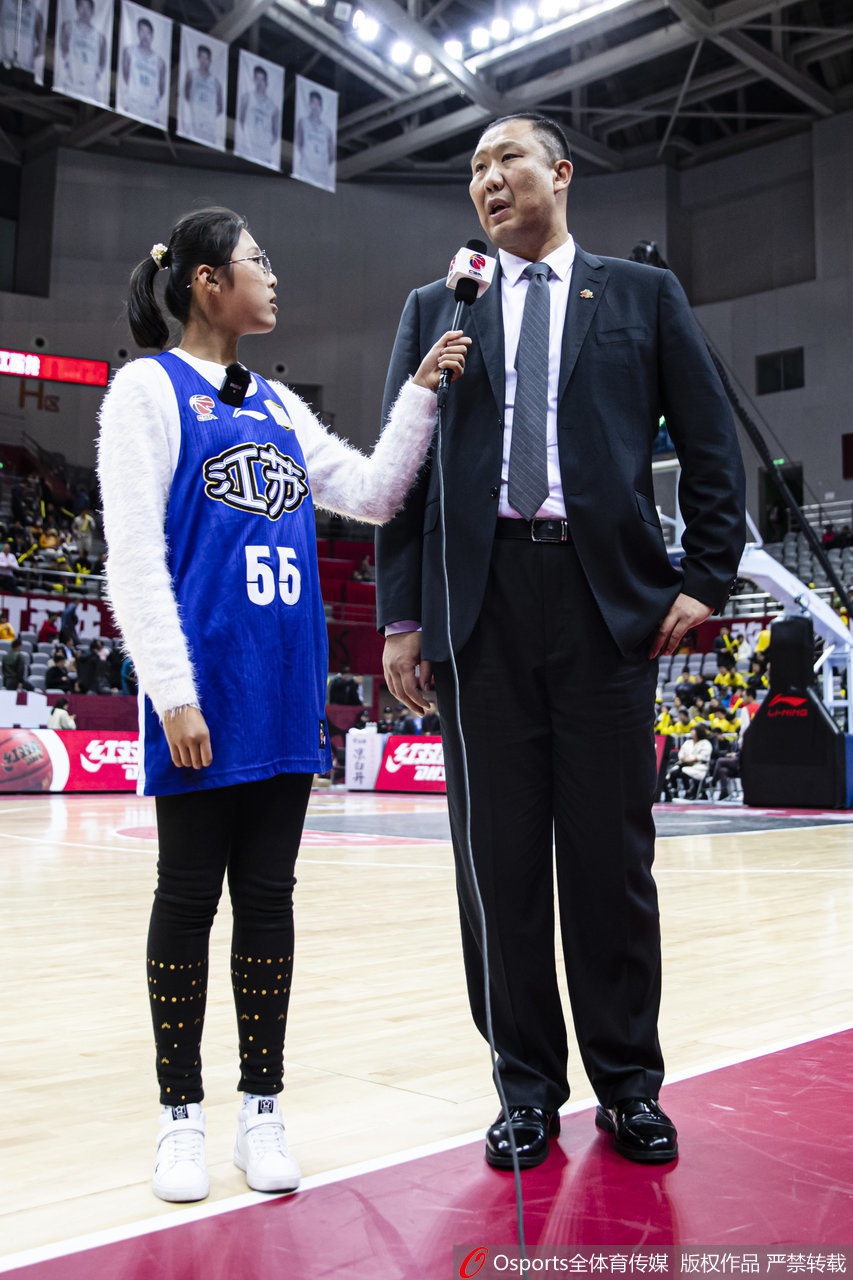 CBA第11轮:胡雪峰大女儿化身小记者采访球员