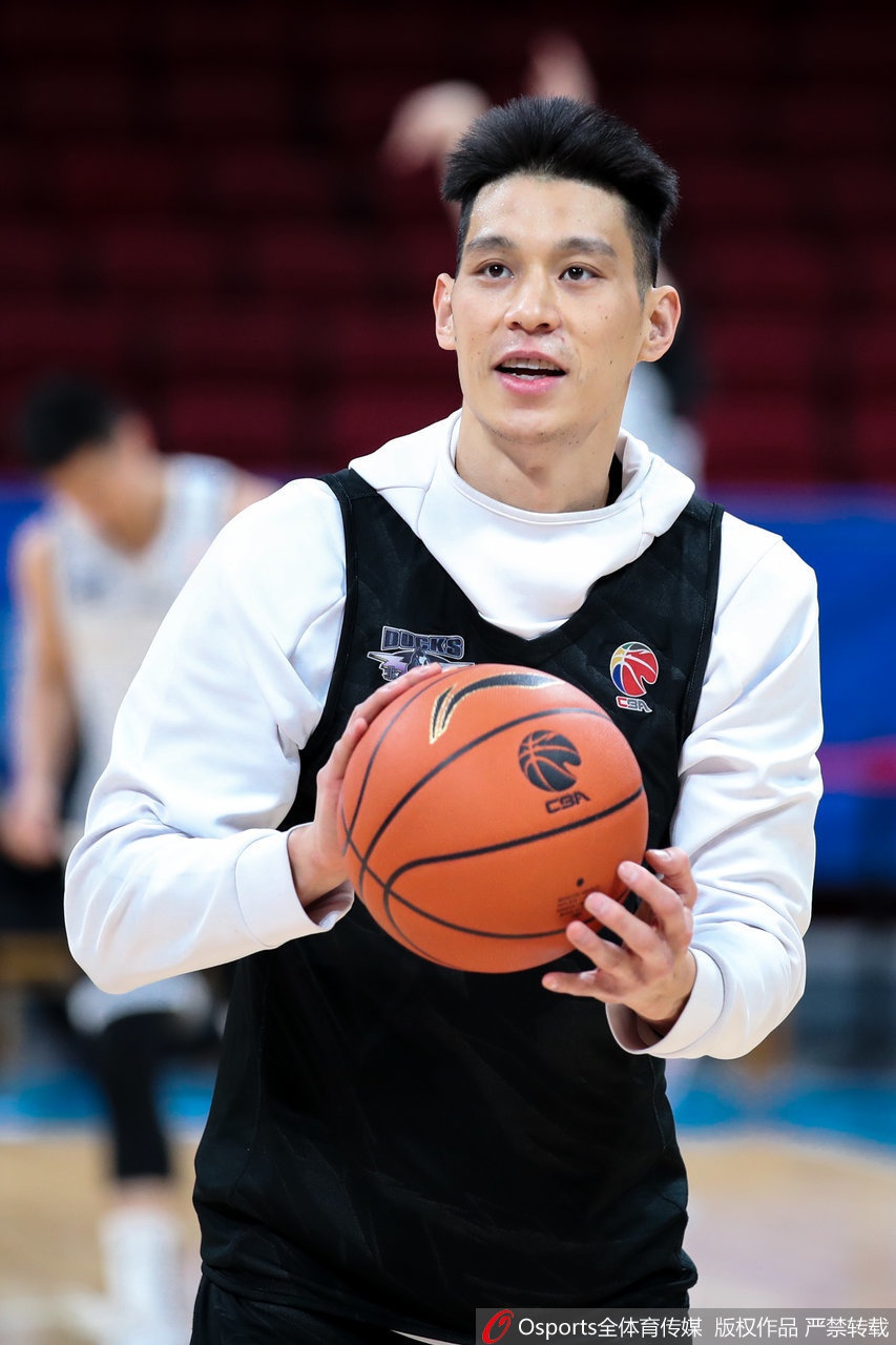 京粤大战:林书豪赛前积极备战