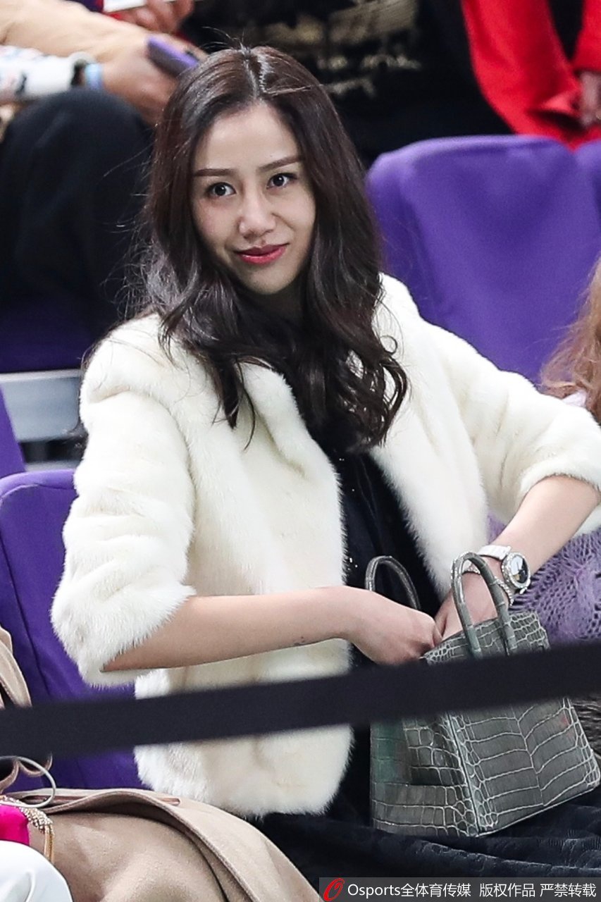 CBA第14轮:孙悦爱妻陈露现场观战