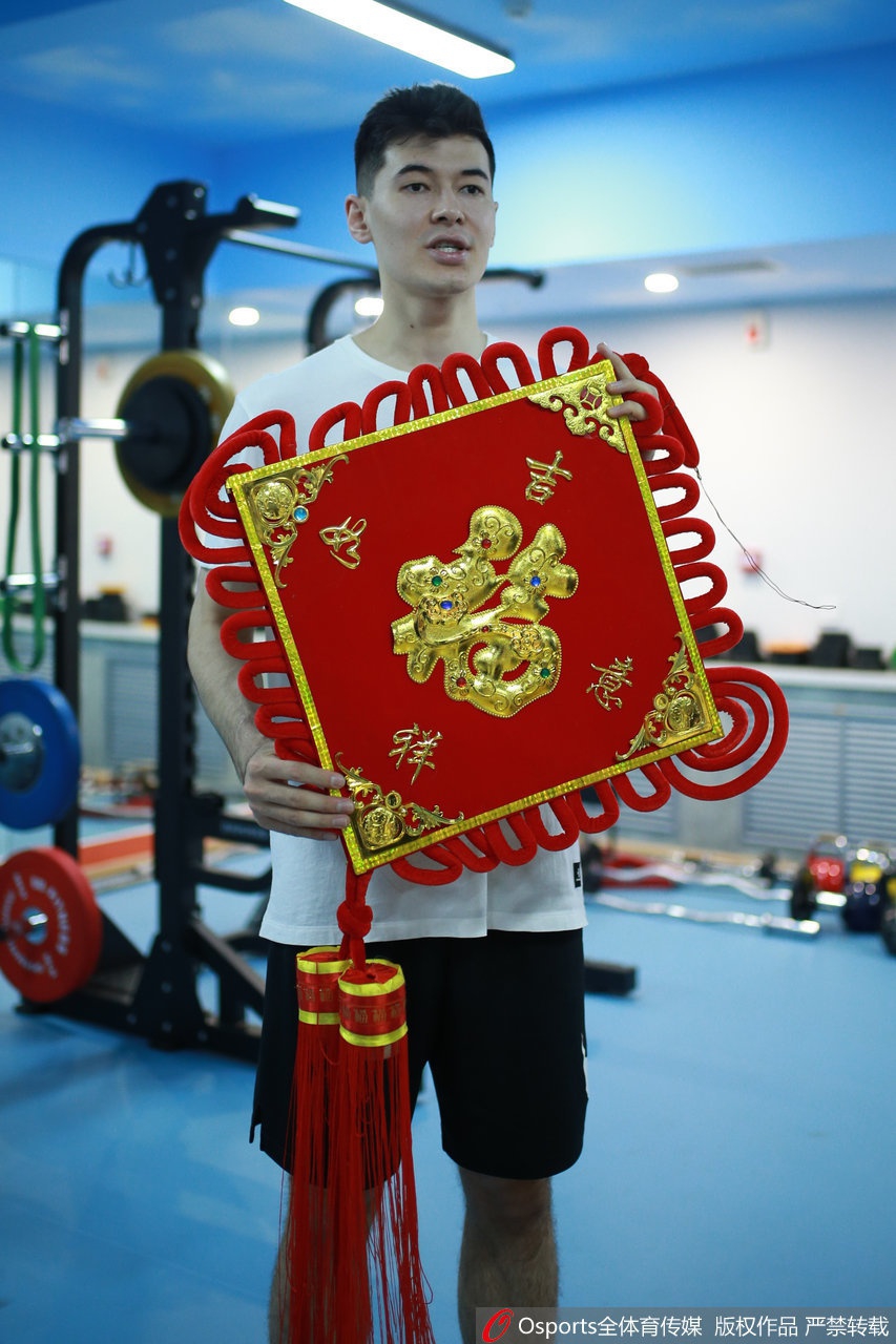 新疆队拍摄拜年写真 阿不都领衔为球迷送祝福