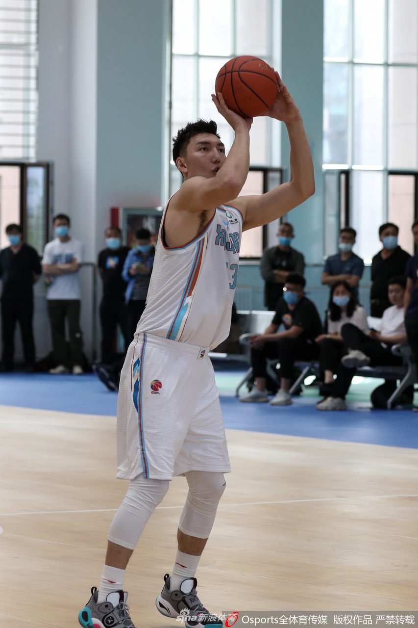 比赛回归！新疆团建途中组织表演赛