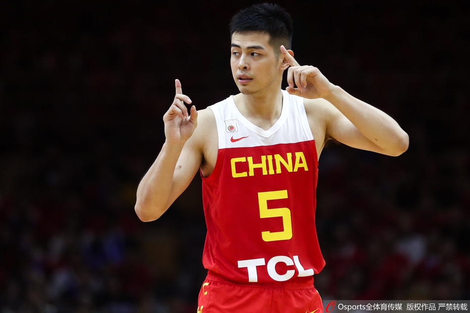 方硕示意进攻战术