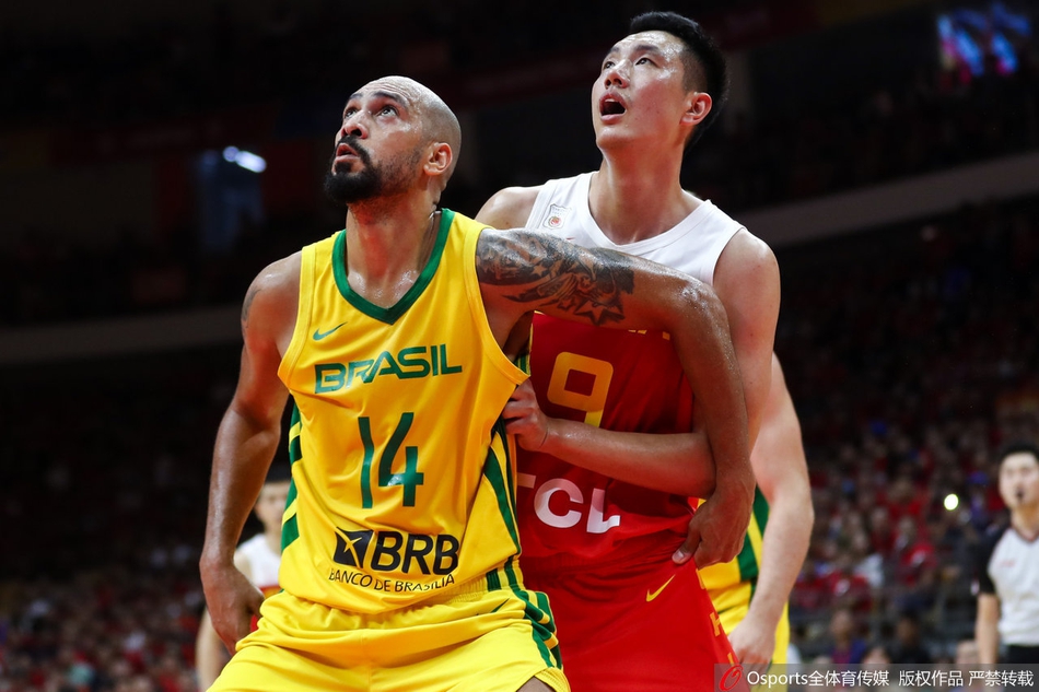 翟晓川l篮下抢位