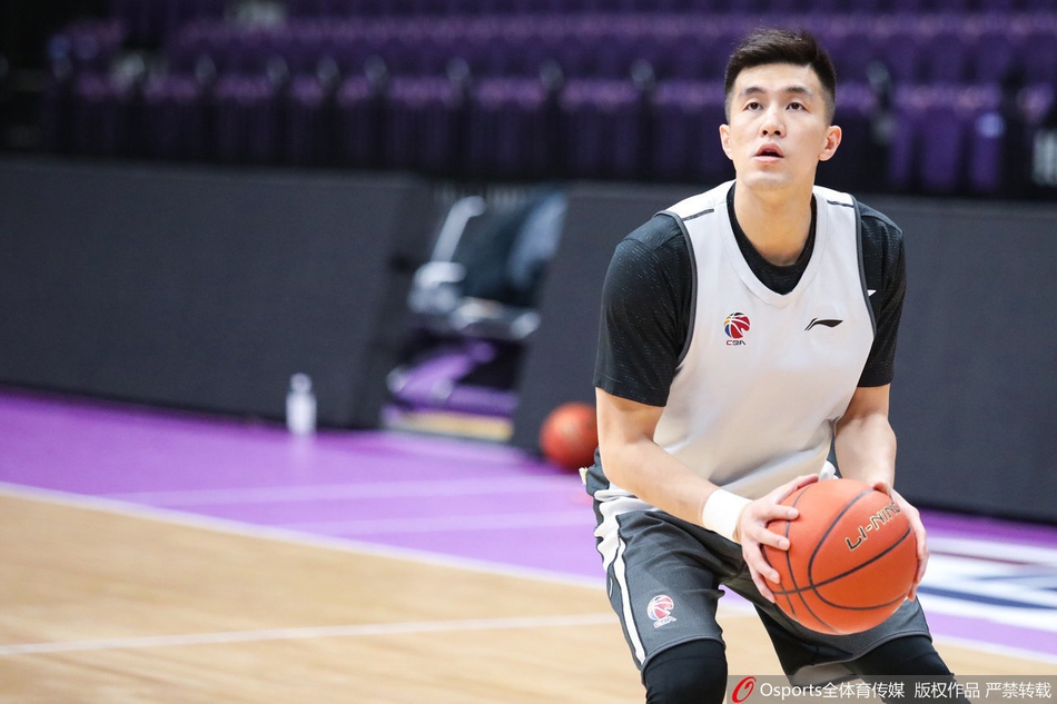 辽宁队赛前训练 郭艾伦自信满满