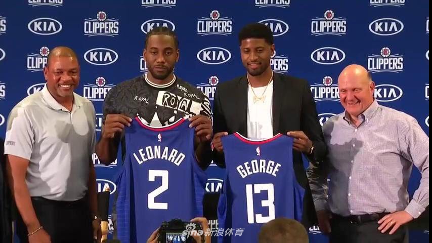 快船举行超巨欢迎发布会!卡哇伊泡椒露出灿烂笑容