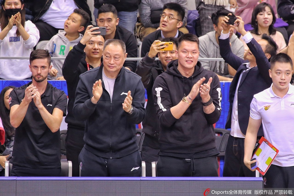 易建联超越朱芳雨加冕CBA历史得分王