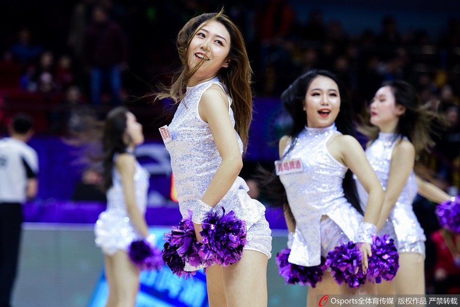 CBA第13轮:山东主场篮球宝贝热舞助威