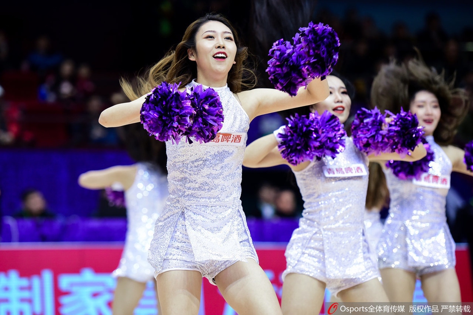 CBA第13轮:山东主场篮球宝贝热舞助威