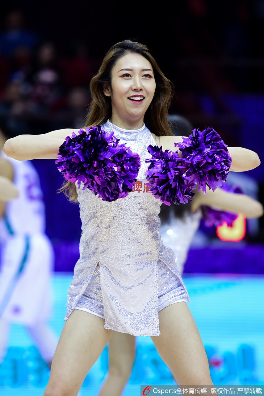 CBA第13轮:山东主场篮球宝贝热舞助威