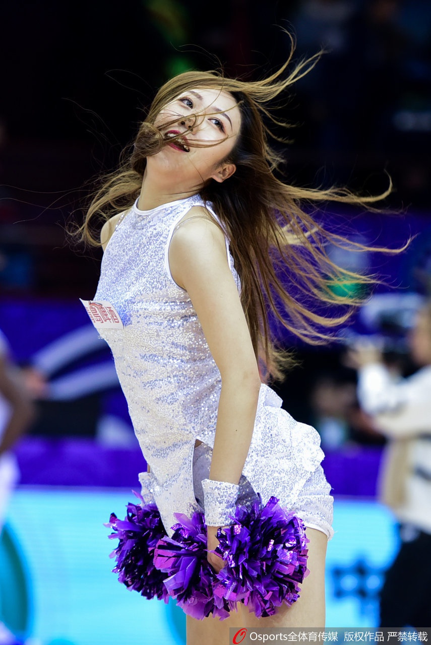 CBA第13轮:山东主场篮球宝贝热舞助威