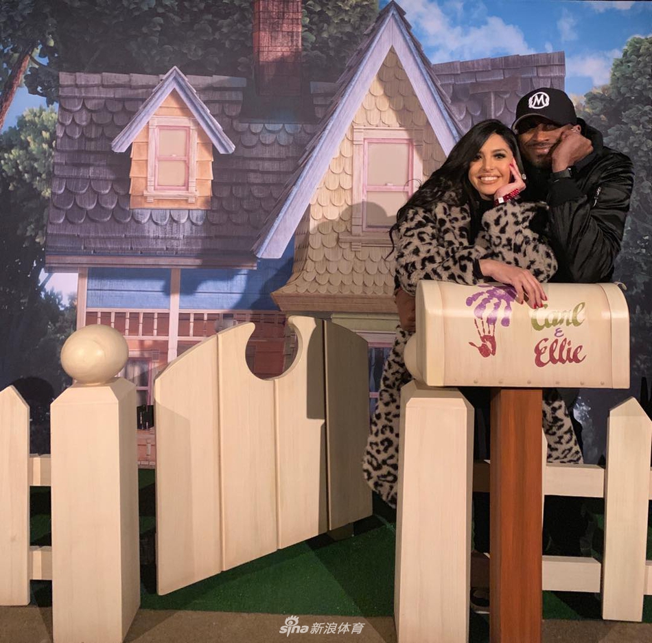 迪士尼之吻！科比瓦妮莎在“自家后院”疯狂撒狗粮