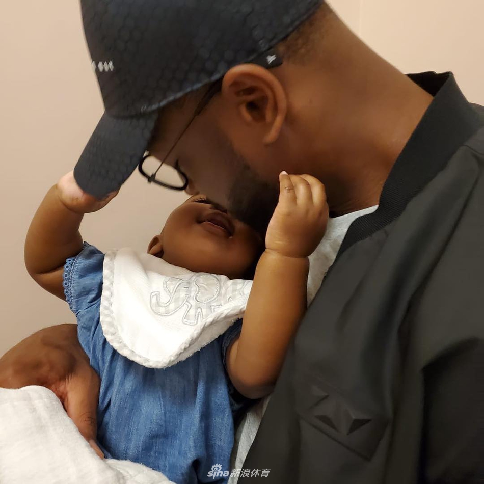 韦德最爱的詹姆斯迎来纪念日!逼王提前退役都是为了她