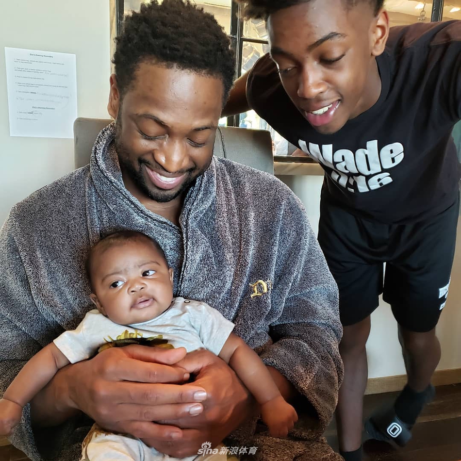 韦德最爱的詹姆斯迎来纪念日!逼王提前退役都是为了她