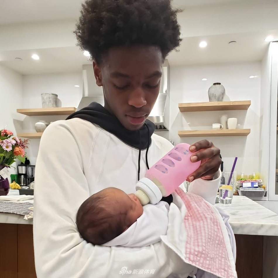 韦德最爱的詹姆斯迎来纪念日!逼王提前退役都是为了她