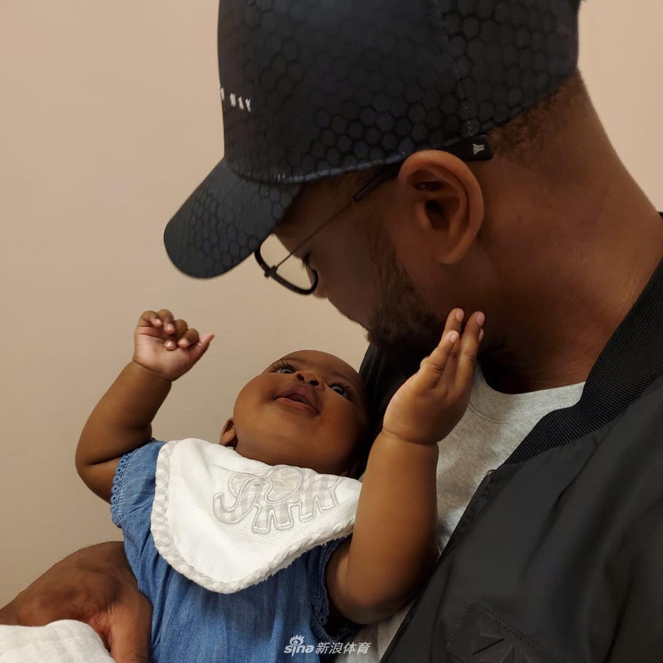 韦德最爱的詹姆斯迎来纪念日!逼王提前退役都是为了她