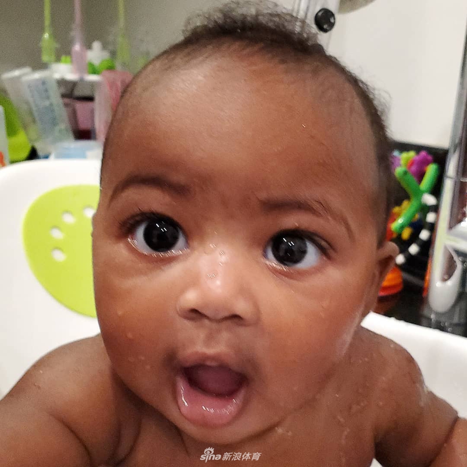 韦德最爱的詹姆斯迎来纪念日!逼王提前退役都是为了她