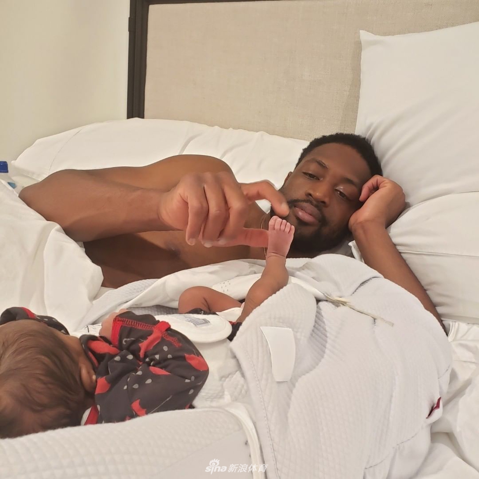 韦德最爱的詹姆斯迎来纪念日!逼王提前退役都是为了她