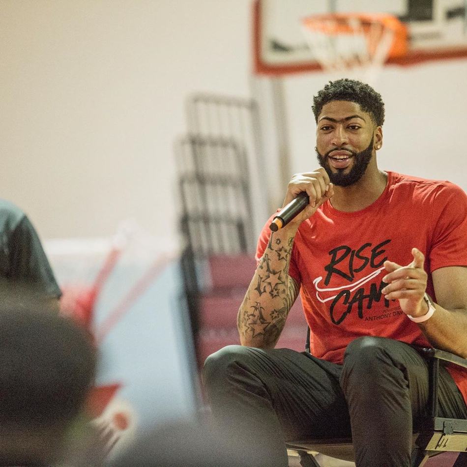 浓眉哥开办训练营 为湖人培养下一代新星