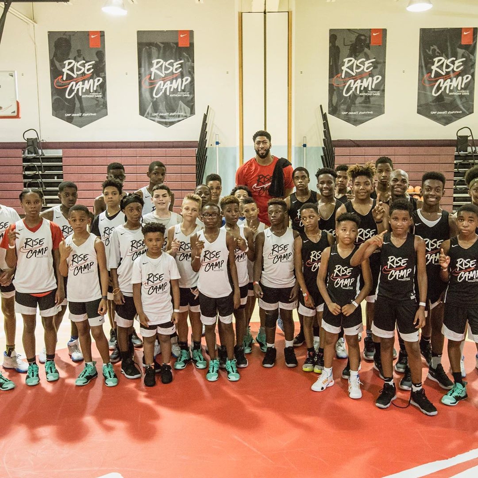 浓眉哥开办训练营 为湖人培养下一代新星