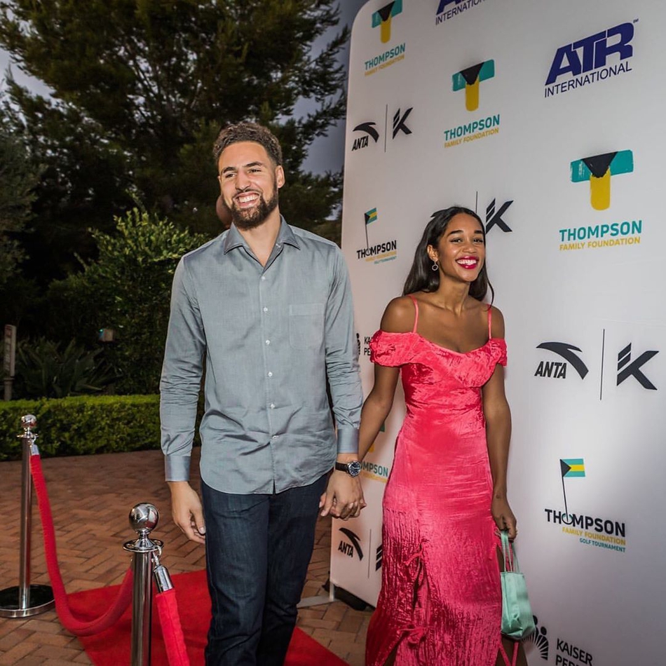 克莱与劳拉参加活动