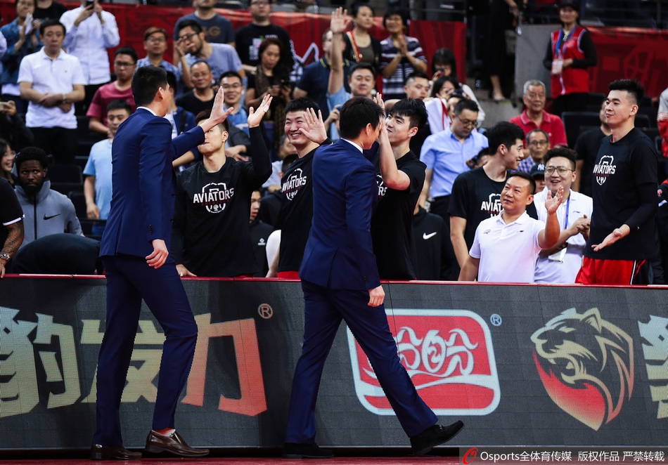 邱彪张凯退役仪式 功勋老将挥手告别