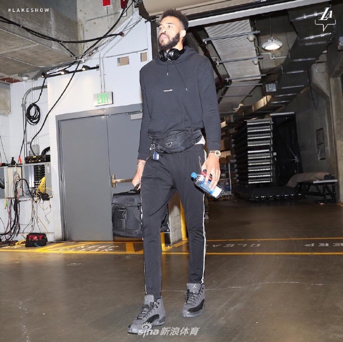 湖人男模队集体亮相!詹姆斯竟然是最低调的