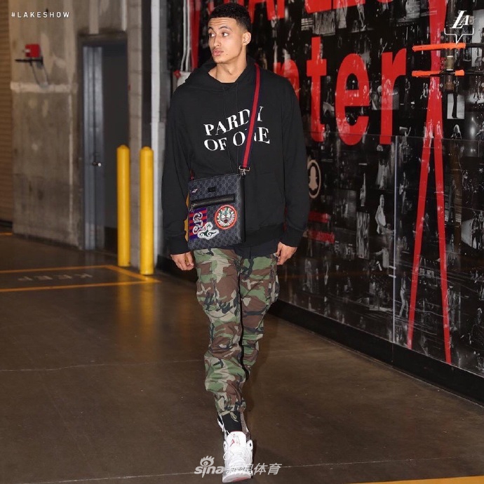 湖人男模队集体亮相!詹姆斯竟然是最低调的