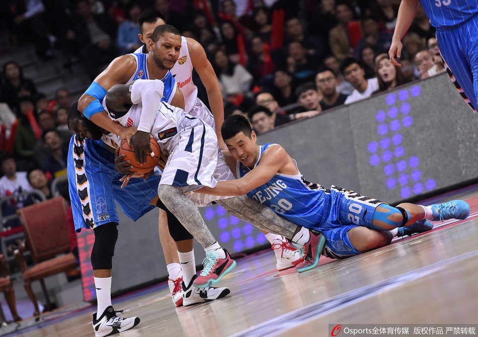 京粤大战:盘点两队历史交手火爆瞬间