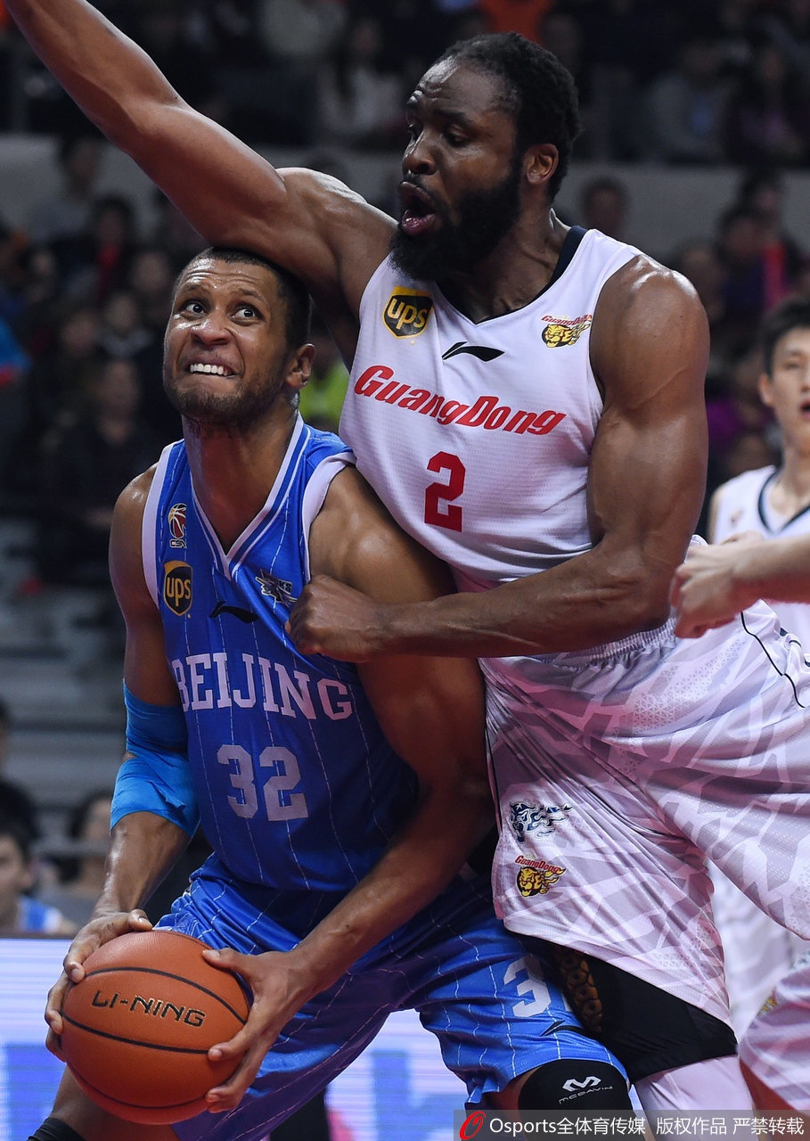 京粤大战:盘点两队历史交手火爆瞬间