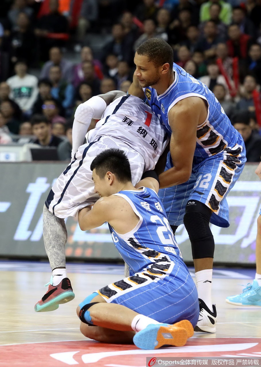 京粤大战:盘点两队历史交手火爆瞬间