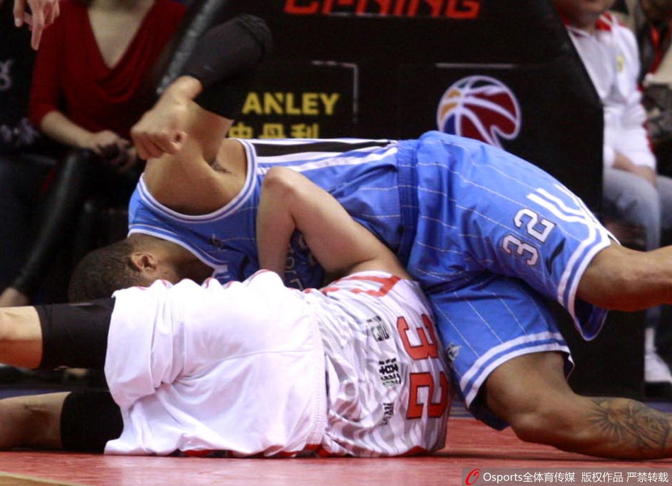 京粤大战:盘点两队历史交手火爆瞬间