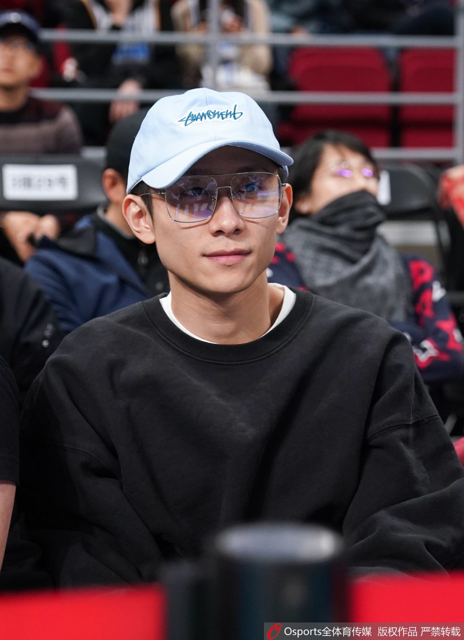 京粤大战: 众明星现场观战