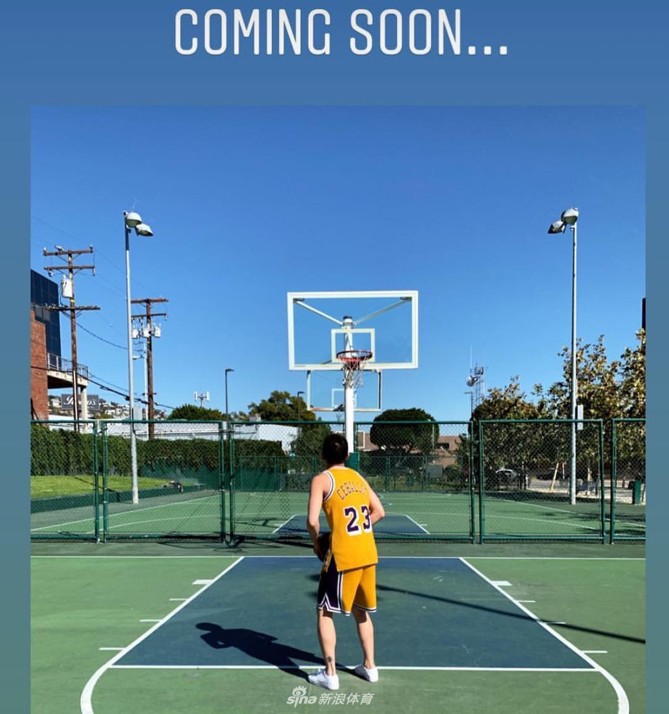 新时代伯德大战魔术师！欧阳娜娜为陈冠希当模特