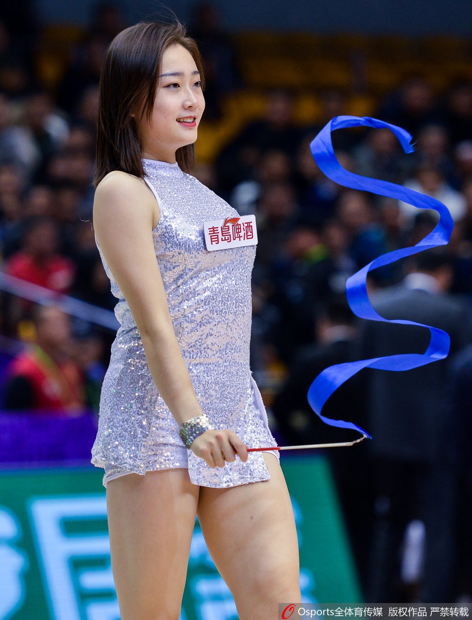 CBA第13轮:山东主场篮球宝贝热舞助威