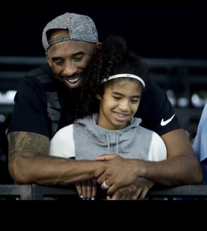 科比携女儿观战全国锦标赛