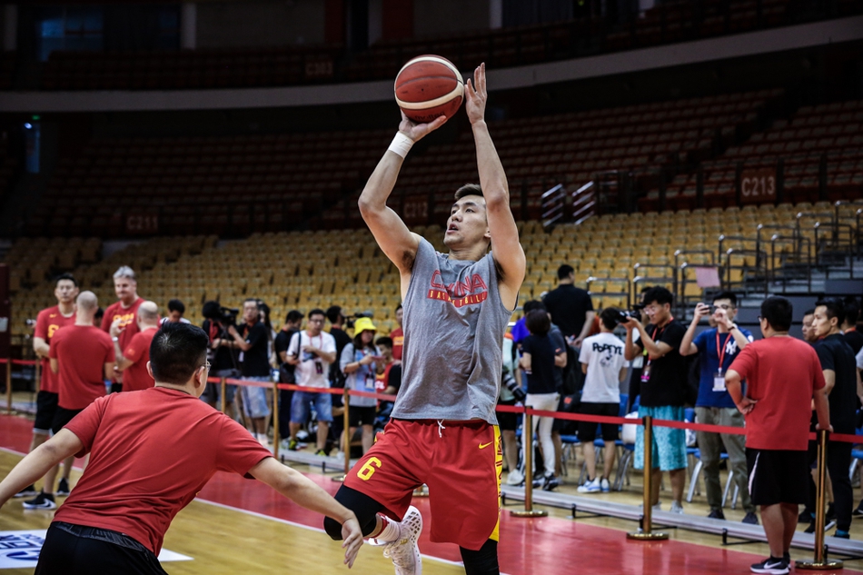 郭艾伦骑马射箭