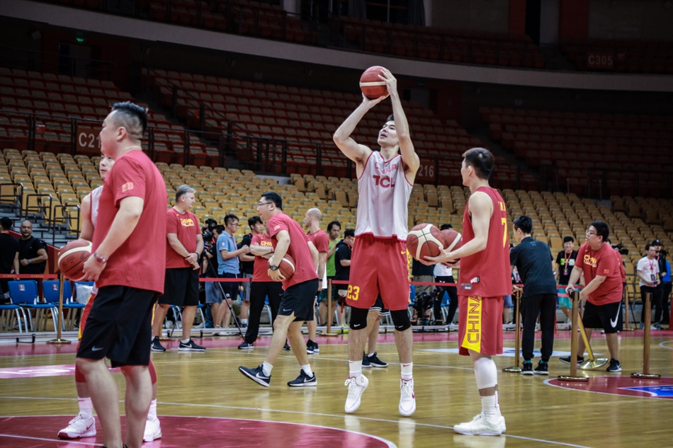 恢复在即！周琦周鹏现身男篮媒体公开课