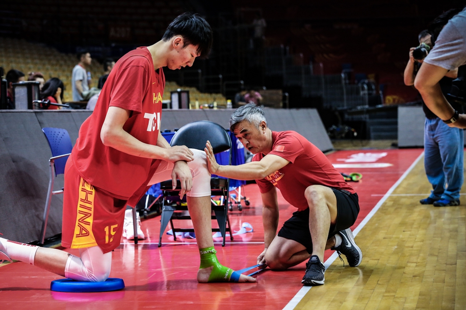 周琦脚踝扭伤积极恢复