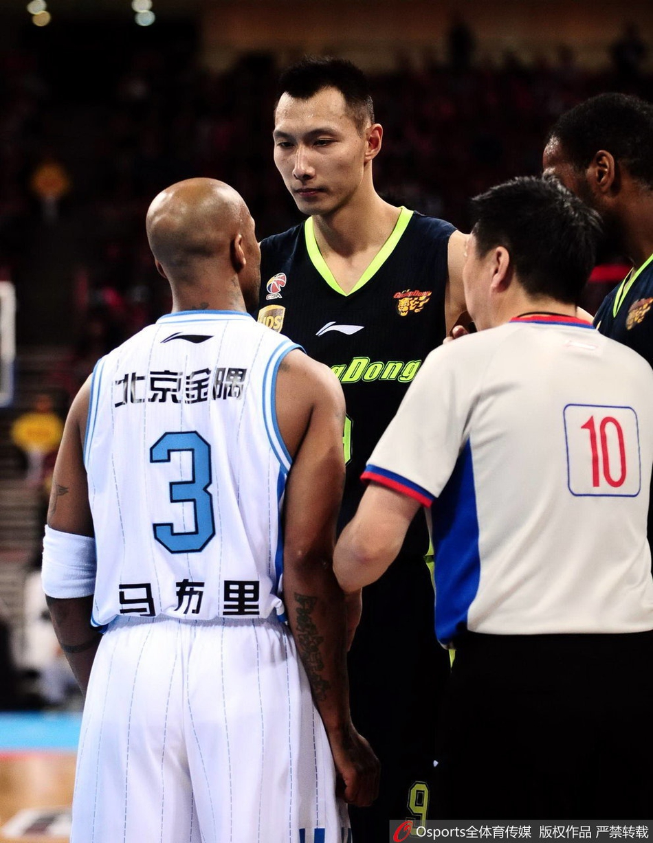 京粤大战:盘点两队历史交手火爆瞬间