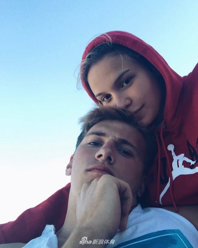 人生赢家东契奇！未来超巨坐拥火辣内衣模特女友