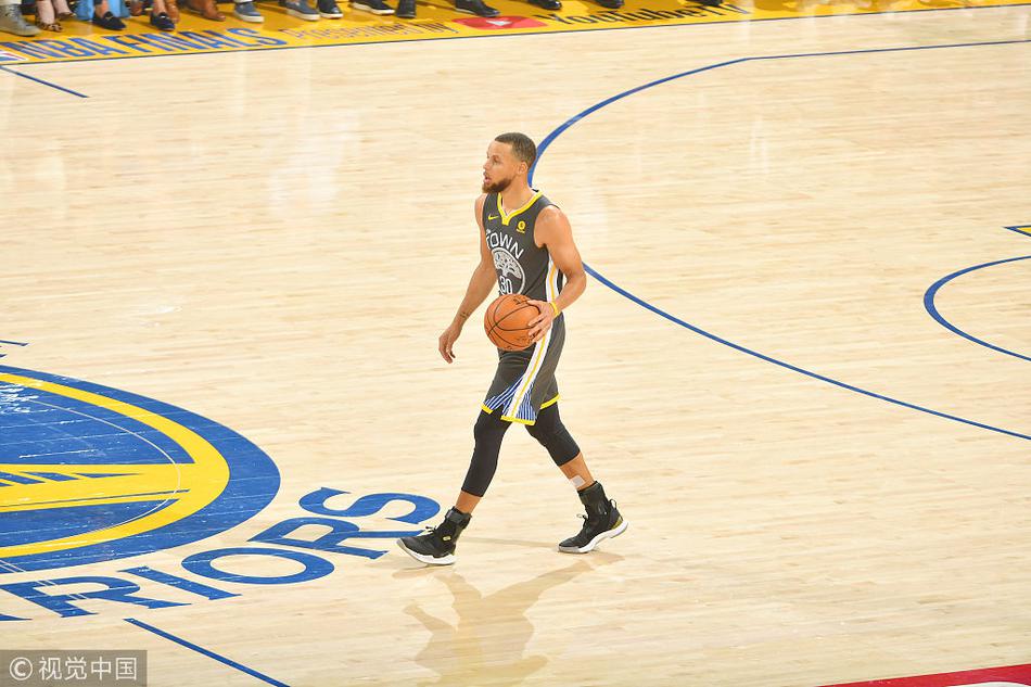 库里生涯最牛X的5个三分！绝杀雷霆的只能垫底