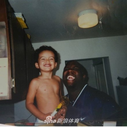 湖人资历最老的新星!官方祝库兹马24岁生日快乐