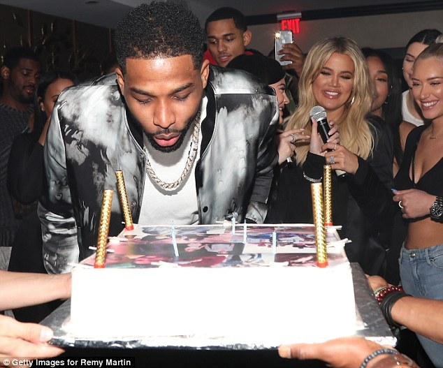 骑士大将携孕妻科勒举行派对