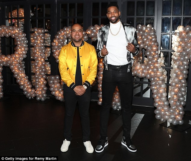 骑士大将携孕妻科勒举行派对