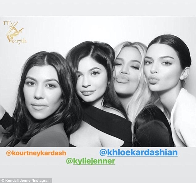 骑士大将携孕妻科勒举行派对