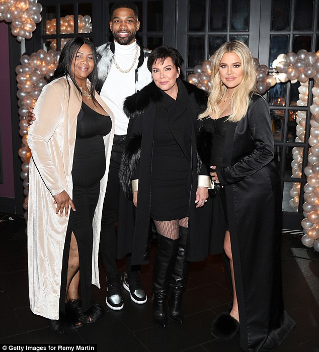 骑士大将携孕妻科勒举行派对